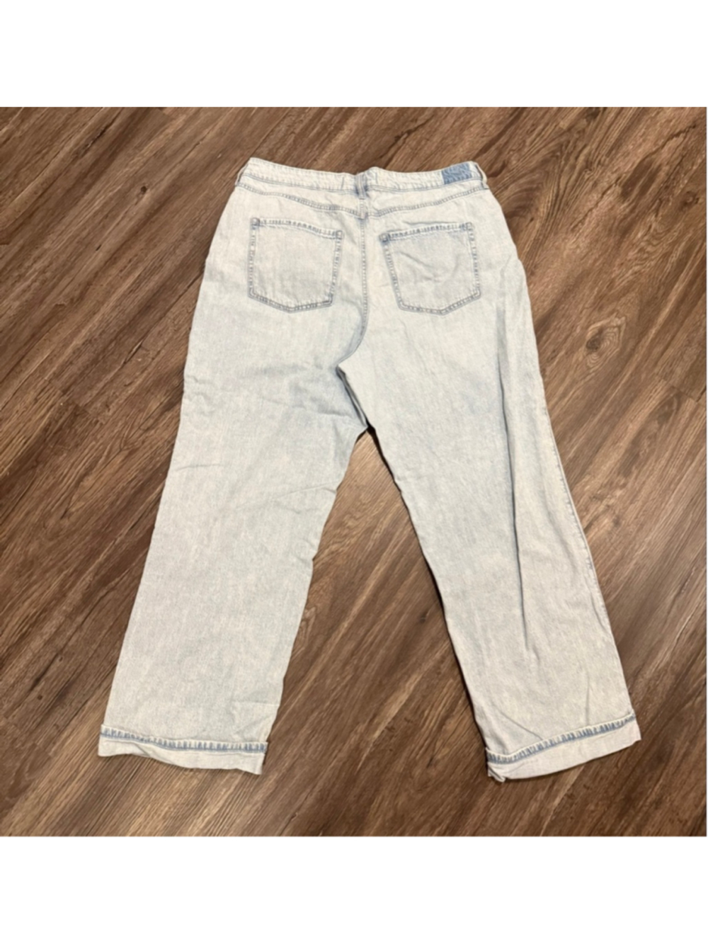 Hollister Women’s Ultra High-Rise Baggy Jeans Sz 18L Light Wash Wide Leg Cropped - Picture 8 of 9